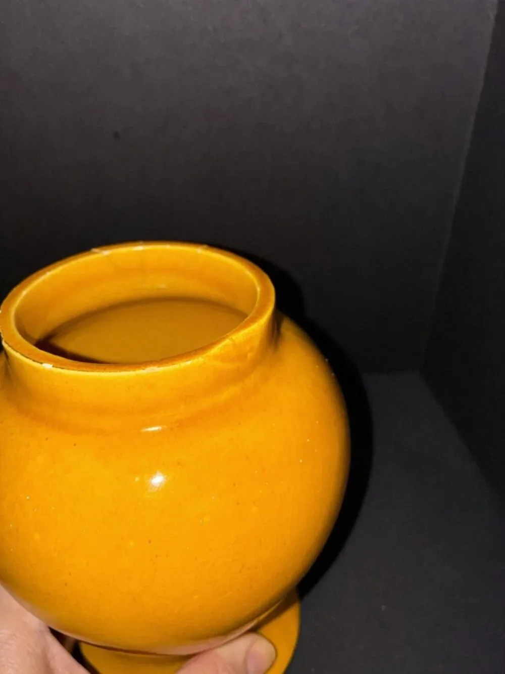 Haeger Pottery, 2 Ginger Jars, 6-inches, Mustard, Ecru, stamped, crack, Urn,vase